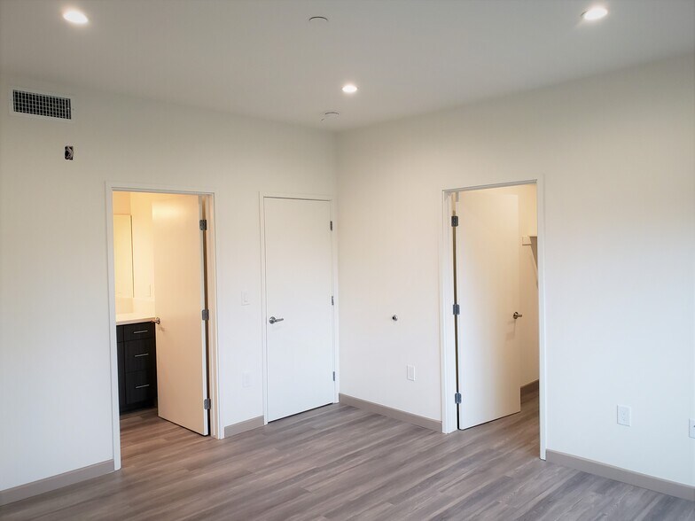 Building Photo - 318 N Wilton Pl