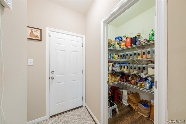 Building Photo - 9535 Thornecrest Dr