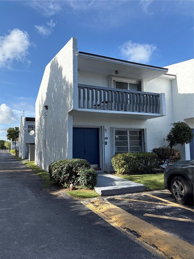 Building Photo - 17180 SW 94th Ave
