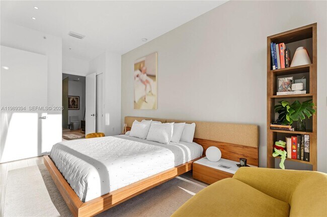 Building Photo - 3156 SW 27th Ave