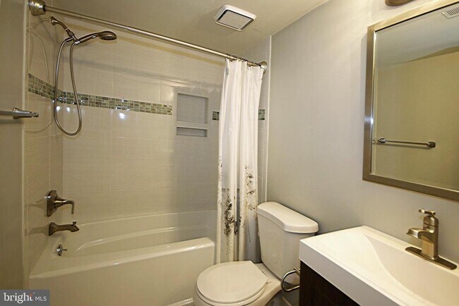 Building Photo - 3801 Ski Lodge Dr