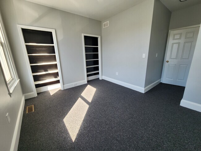 Building Photo - 19 S 45th St