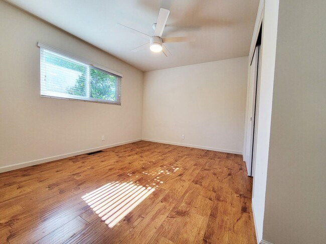 Building Photo - 1031-1033 Dale Avenue