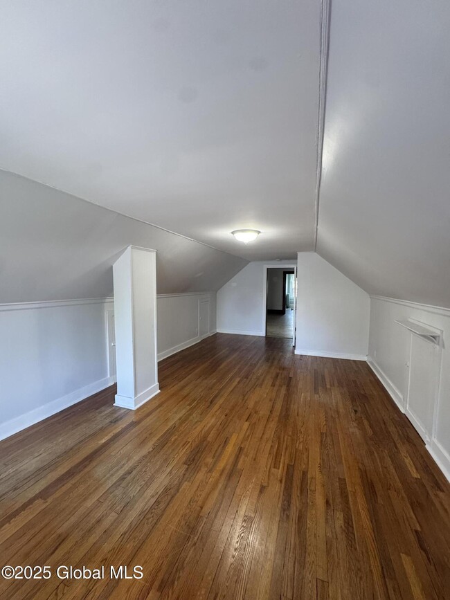 Building Photo - 133 S Lake Ave