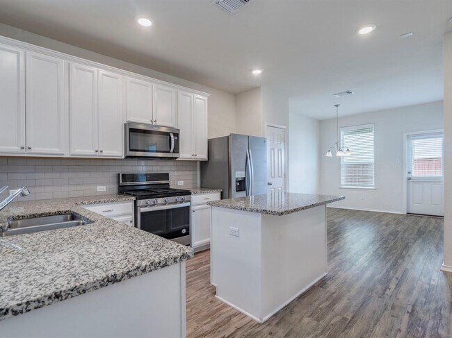 Building Photo - 790 Pepperbark Loop