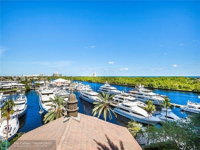 Building Photo - 1040 Seminole Dr