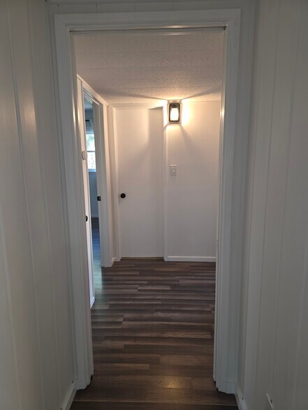 View down hallway to restroom. Bedroom 2 on left and 3 on right. - 456 E Indian Rock Rd