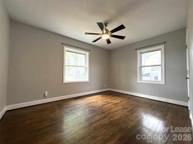 Building Photo - 2520 Brentwood Pl