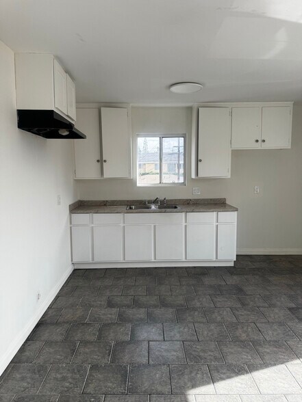 Building Photo - 9506 Ramona St