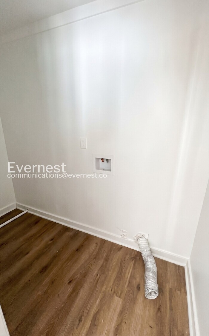 Building Photo - 907 Garywood Pl