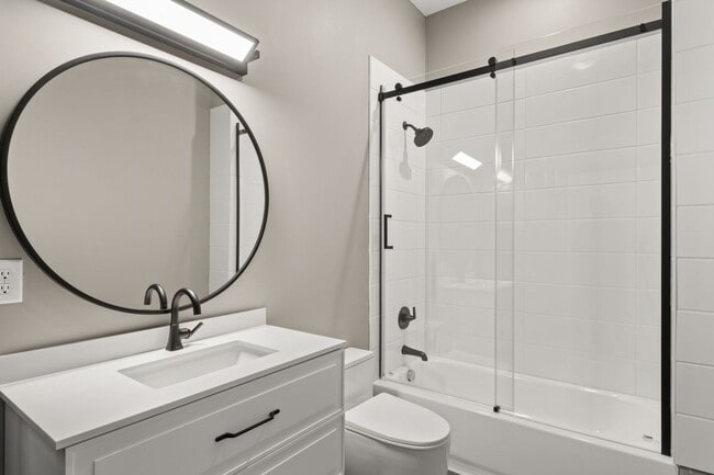 Building Photo - 2 Bedroom Shouse in Osage Beach