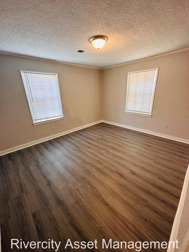 Building Photo - Gorgeous Berclair Home!!!!!! Section 8 Wel...