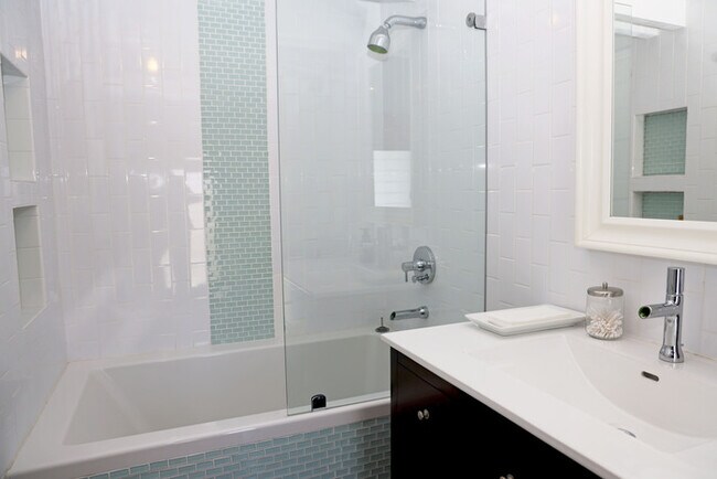Building Photo - Lido Isle Rental