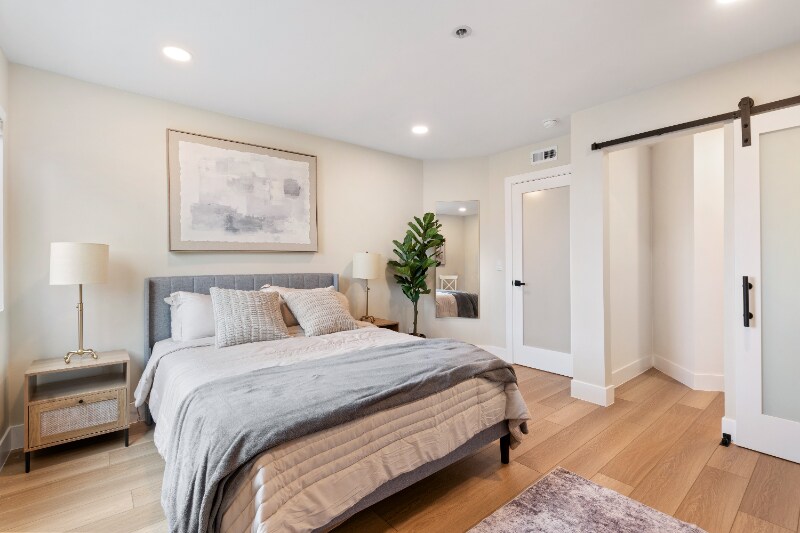 Building Photo - 2414 Front St