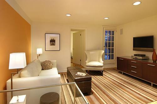 Primary Photo - 246 East 74th Street