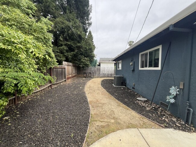 Building Photo - Charming 3 bedroom, 2 bathroom home for rent in Granite Bay, CA!