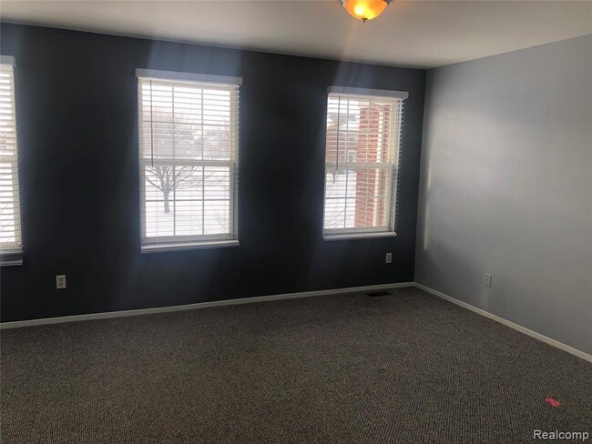 Building Photo - 234 Stonegate E