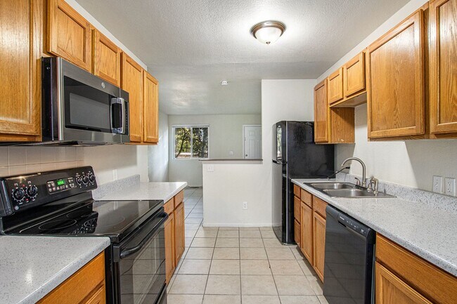 Building Photo - Updated Duplex 4 bed | 2 bath in Westwood!