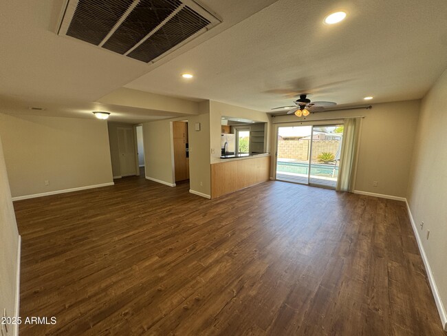 Building Photo - 818 E Todd Dr