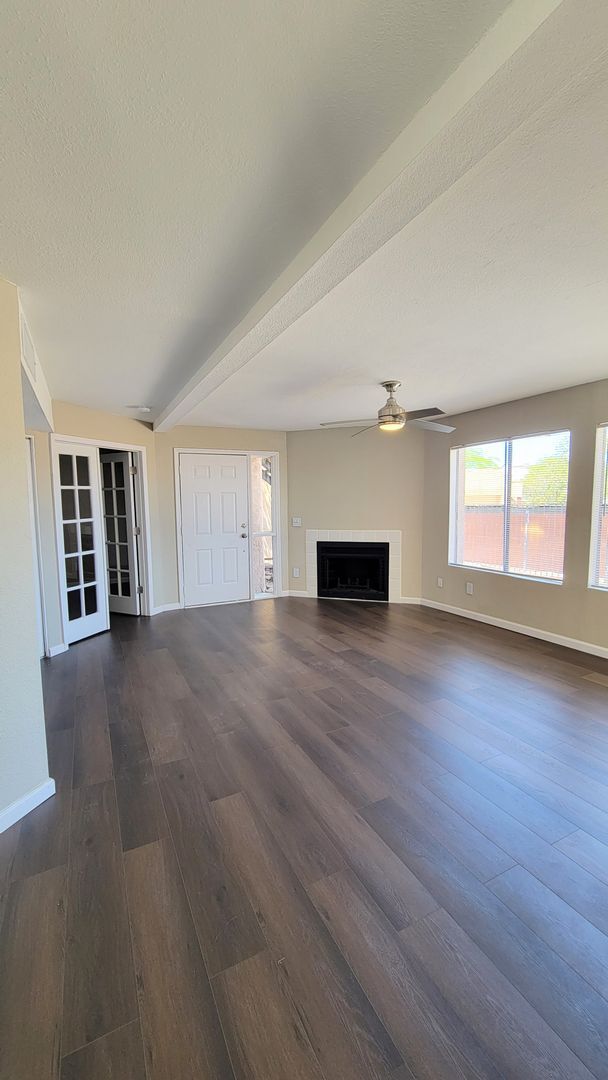 Building Photo - Cozy 1BR/1BA Condo w/ A/C • Full Kitchen Suite • Assigned Parking in Tucson