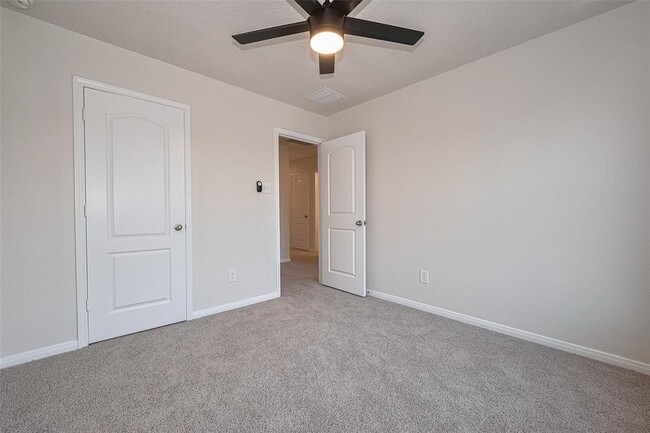Building Photo - 16360 Oakside Hollow Ln