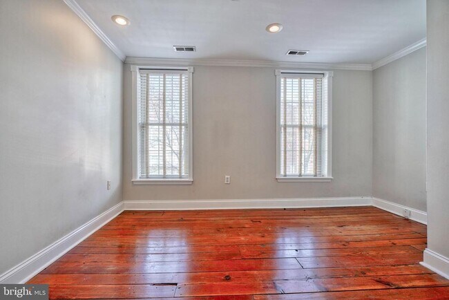 Building Photo - 1412 Battery Ave
