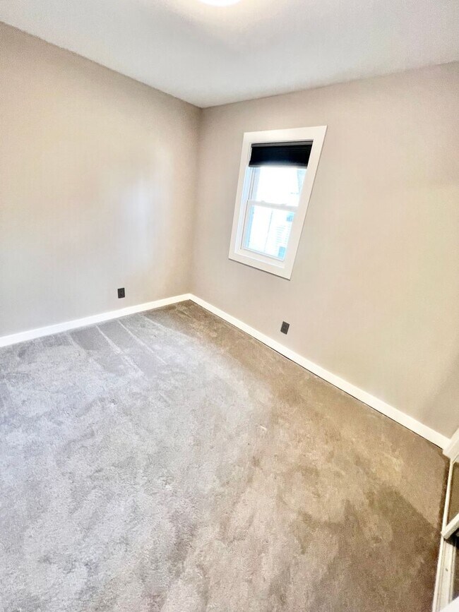 Building Photo - Meridian Apartments Your Gateway to Everything in Hampton Roads