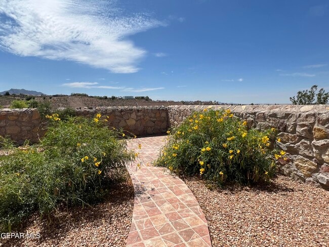Building Photo - 6700 Hermoso Del Sol Dr