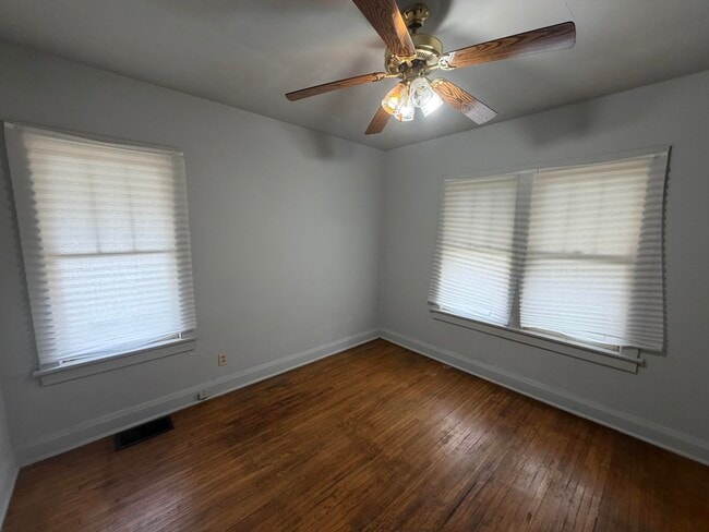 Building Photo - 208 Stroup-