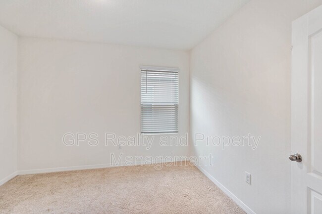 Building Photo - 739 Chinoy Rd