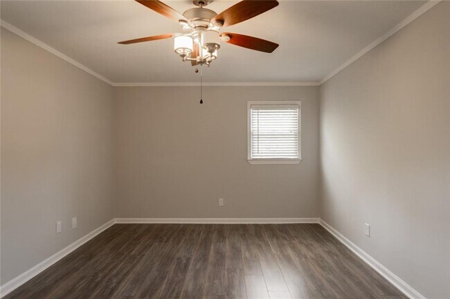 Building Photo - 3599 Lower Roswell Rd