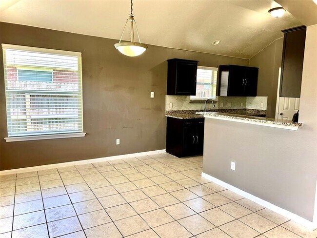 Building Photo - 22207 Falconwood Ln