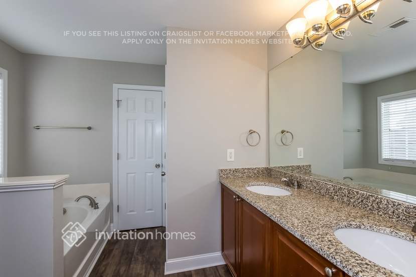 Building Photo - 1009 Theodore Ln