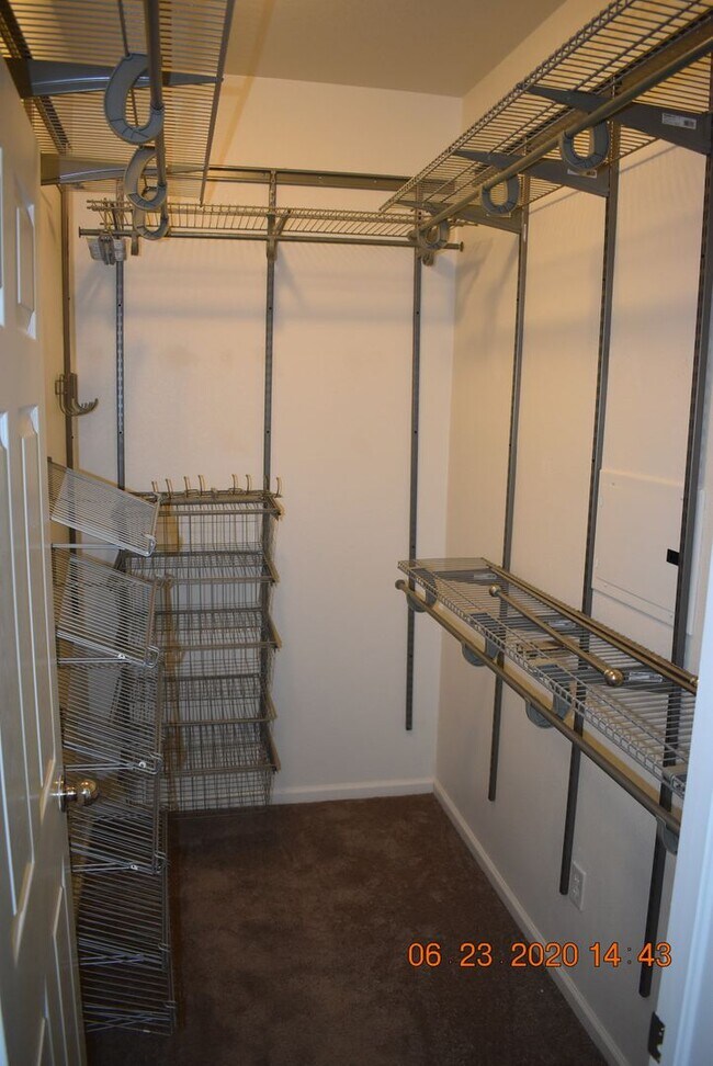 Building Photo - Beautiful 2 Bedroom Townhome / Old Town Ar...