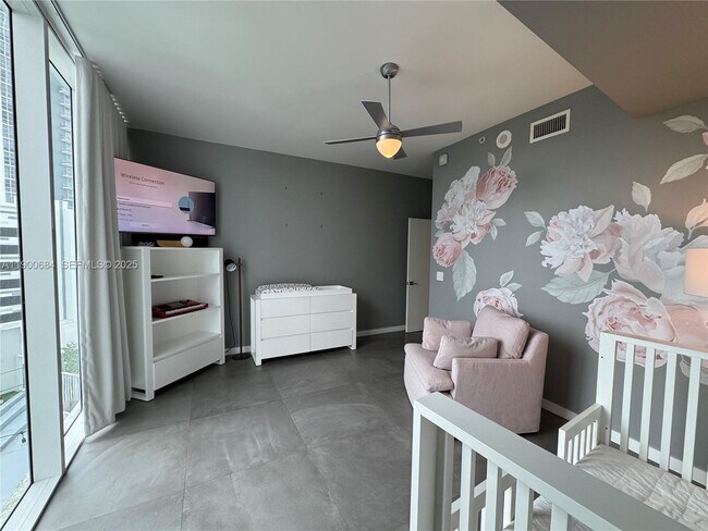 Building Photo - 2020 N Bayshore Dr