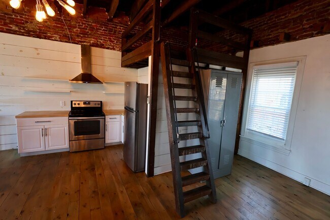 Building Photo - 343 N Mulberry St