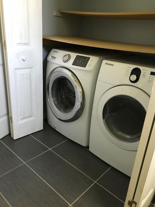 Building Photo - General Ogden