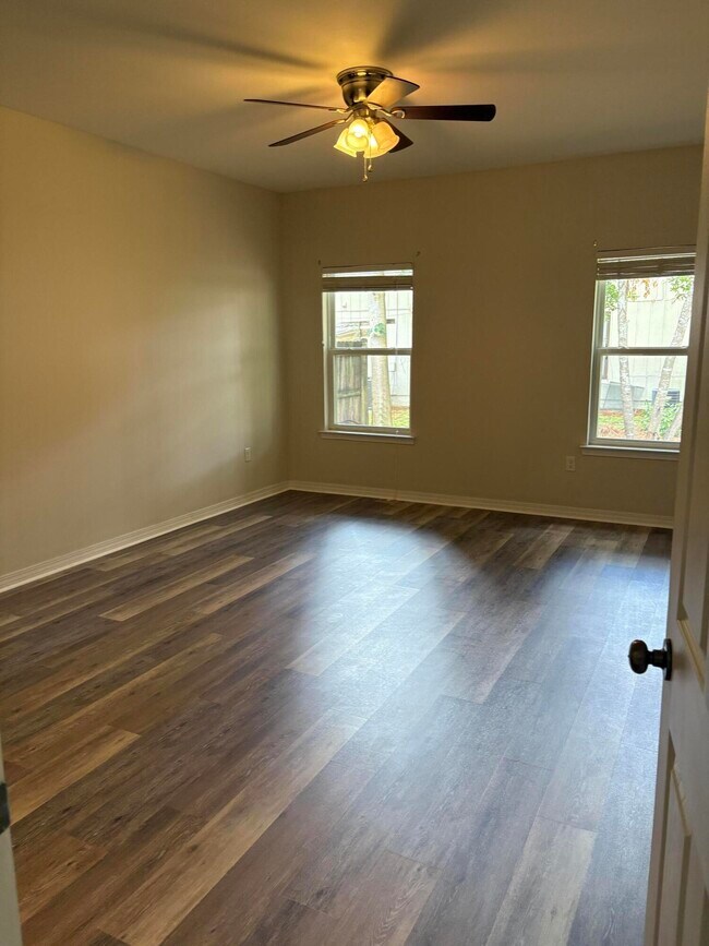 Building Photo - 214 Ladue Ave