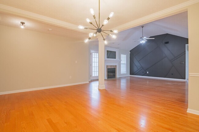 Building Photo - Updated 3 Bedroom Ranch