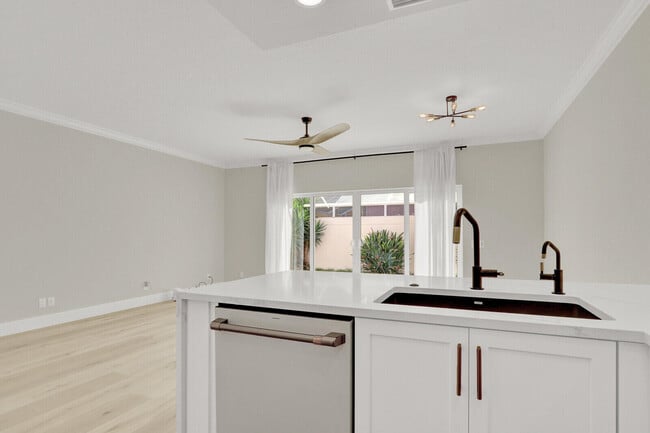 Building Photo - 28 Live Oak Cir