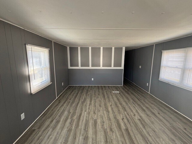 Building Photo - 831 N Pontiac Trail