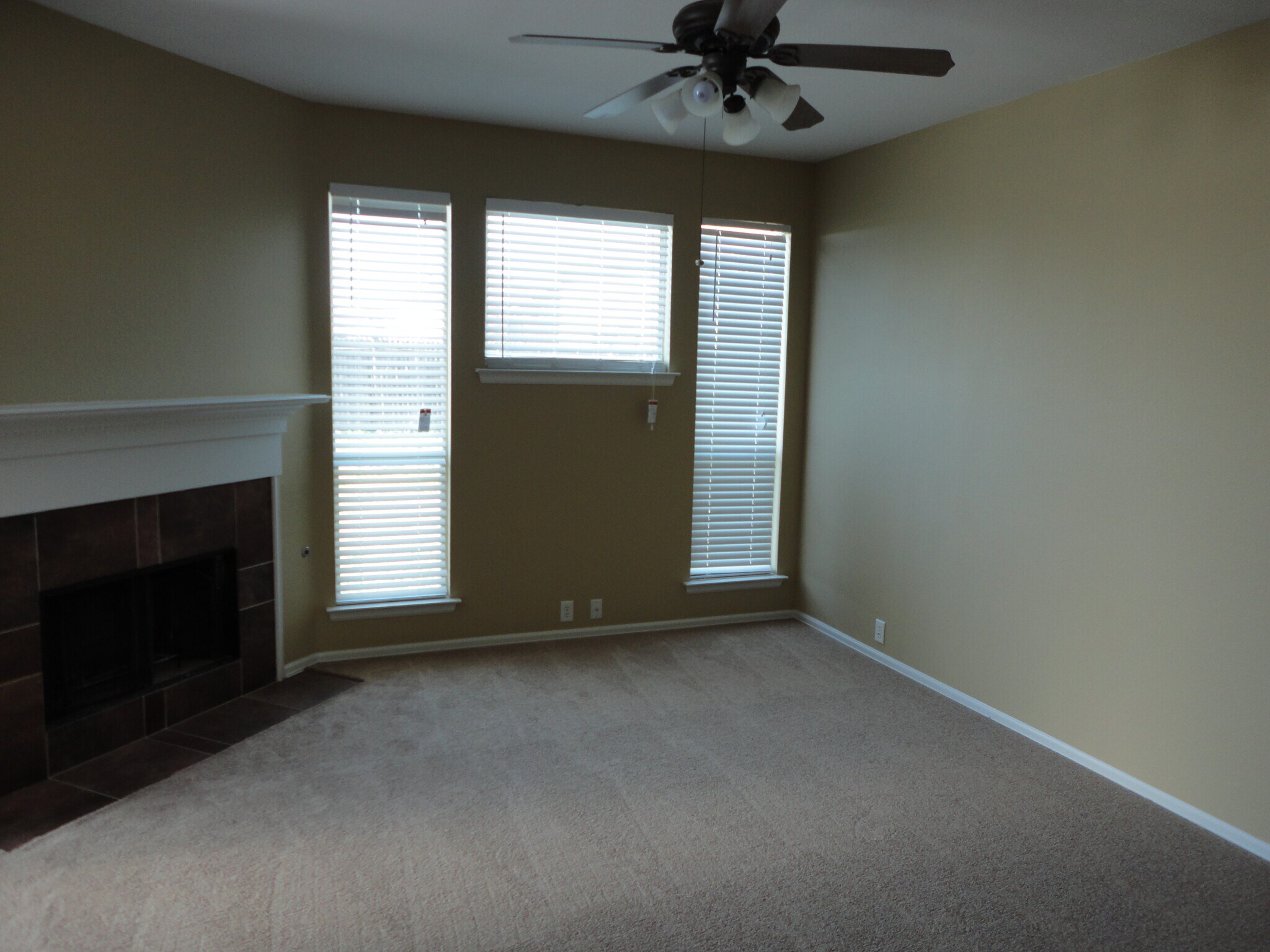 Building Photo - 2525 Carolina Dr