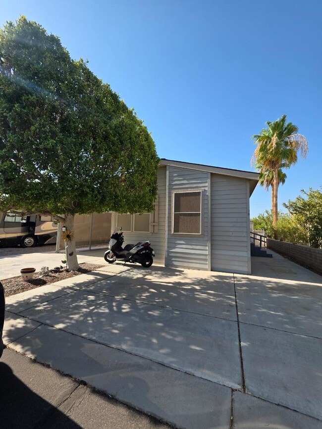 Building Photo - 5707 E 32nd St