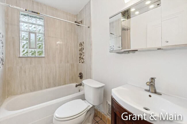 Building Photo - $1250 3 bedroom bungalow