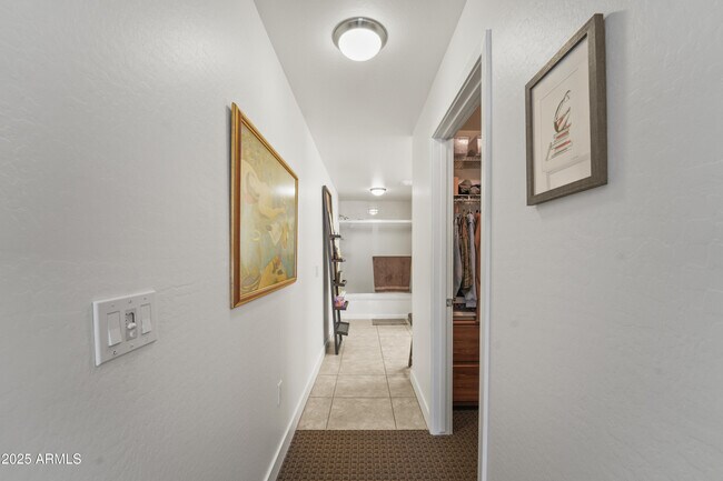 Building Photo - 5450 E Deer Valley Dr