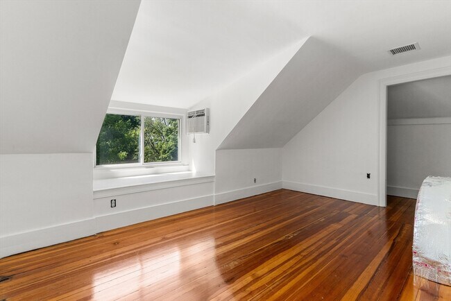 Building Photo - 161 Highland Ave