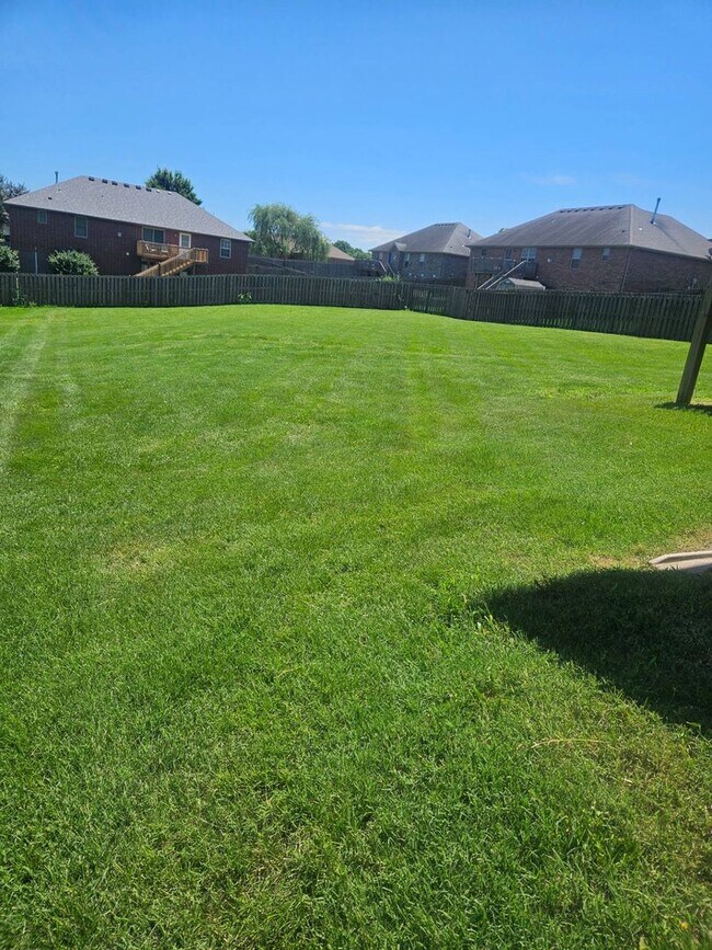 Building Photo - WOW! Look at this property ! You cant beat this price in NIXA-3200 SQ FT