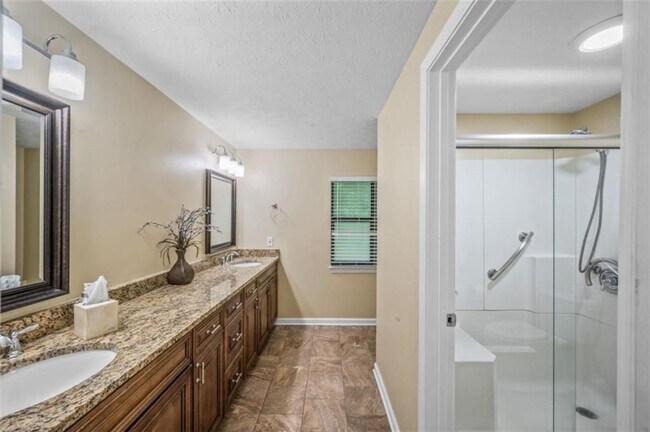 Building Photo - 6207 Moss Dr