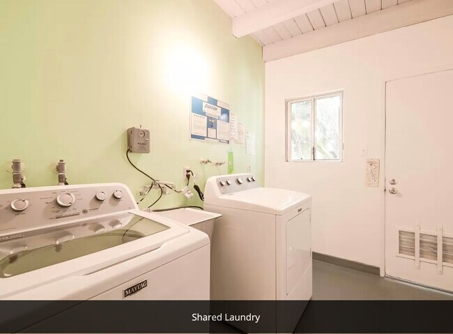 Shared laundry - 3744 Bluff Pl