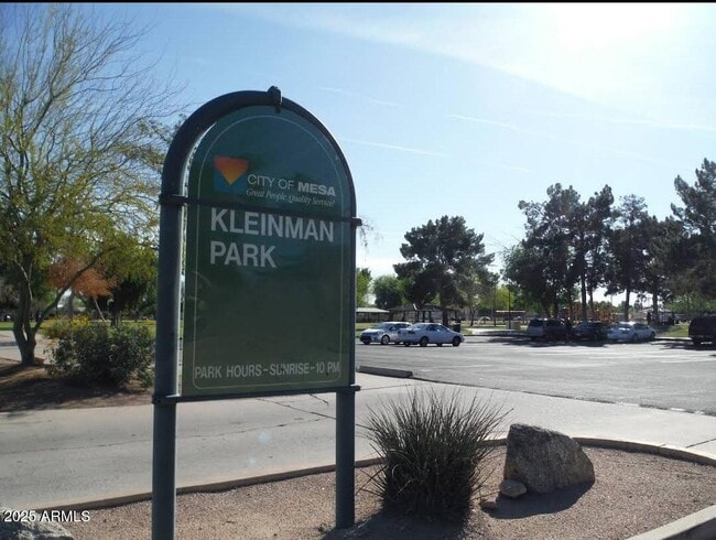 Building Photo - 625 S Westwood